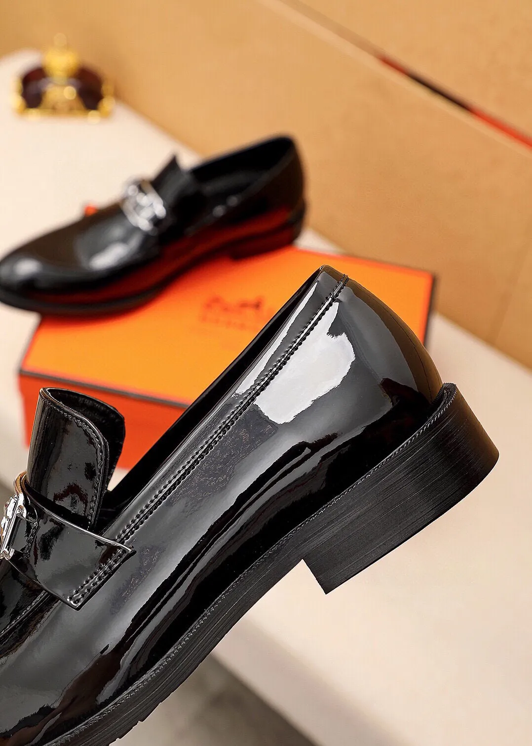 Men's shoes 💰480 💐 Product trademark: HERMES "Hermès" casual leather shoes Regular size: 38-44 (45🉑️customized) Product materials: Selected imported first-layer open-edge beaded cowhide upper + classic hardware buckle, imported water-dyed 🐂 cowhide lining. Strong three-dimensional visual effect, non-slip and wear-resistant combination outsole Color: 2⃣️colors available